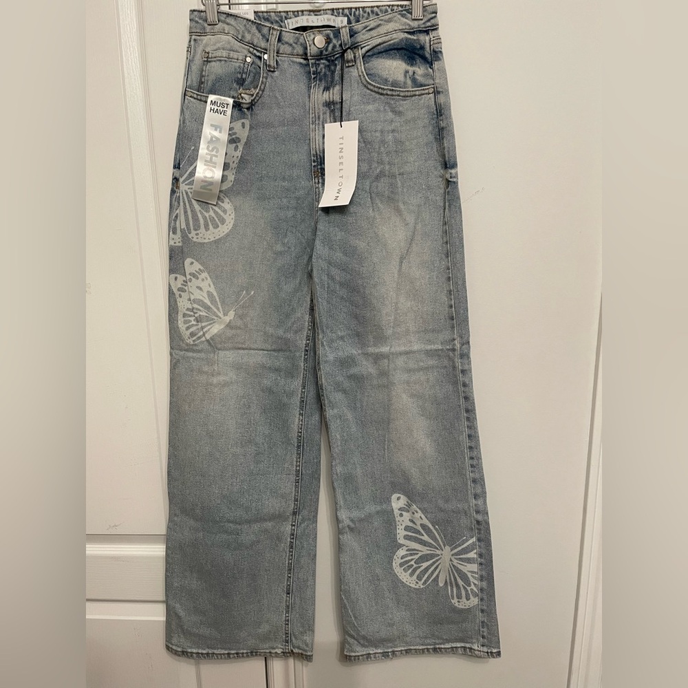 NWT Tinseltown Juniors' Wide-Leg Butterfly-Print Jeans - Picture 2 of 6